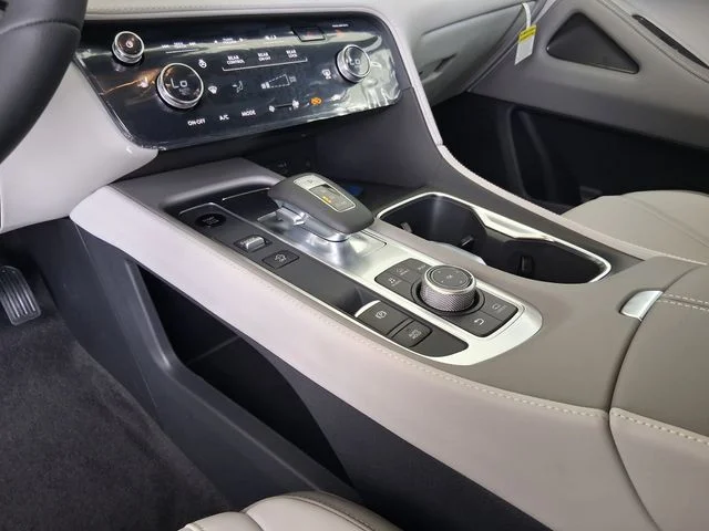 New 2027 RADIANT WHITE INFINITI Luxe AWD image 16