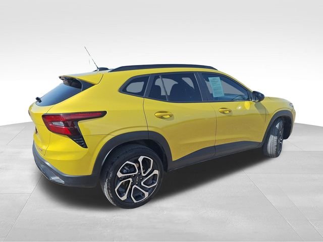 Used 2025 Yellow Chevrolet 2RS image 7
