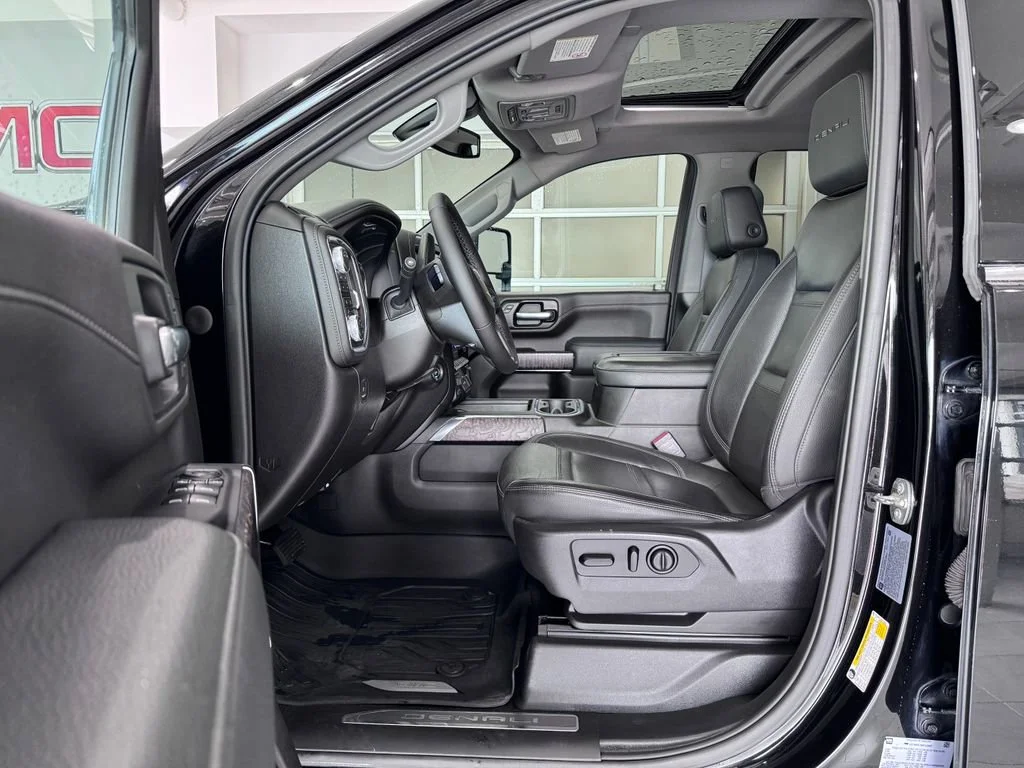 Used 2022 Ebony Twilight Metallic GMC Denali image 11