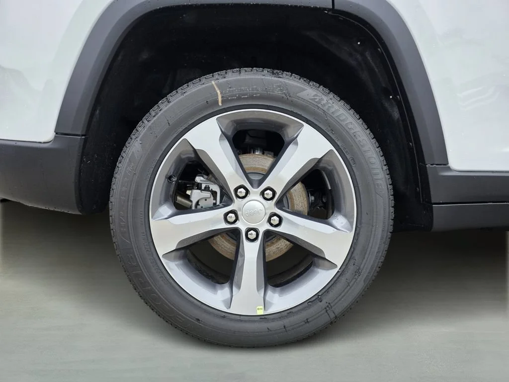 New 2026 Bright White Clear-Coat Exterior Paint Jeep Limited image 7