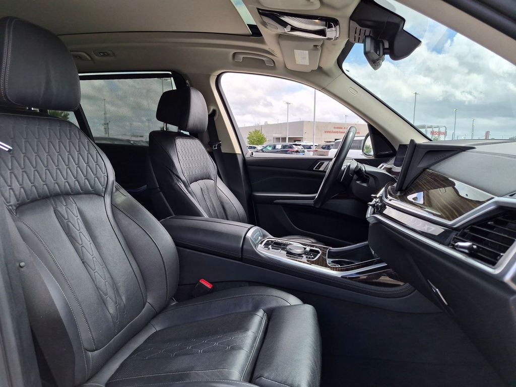 Used 2023 Mineral White Metallic BMW xDrive40i image 23