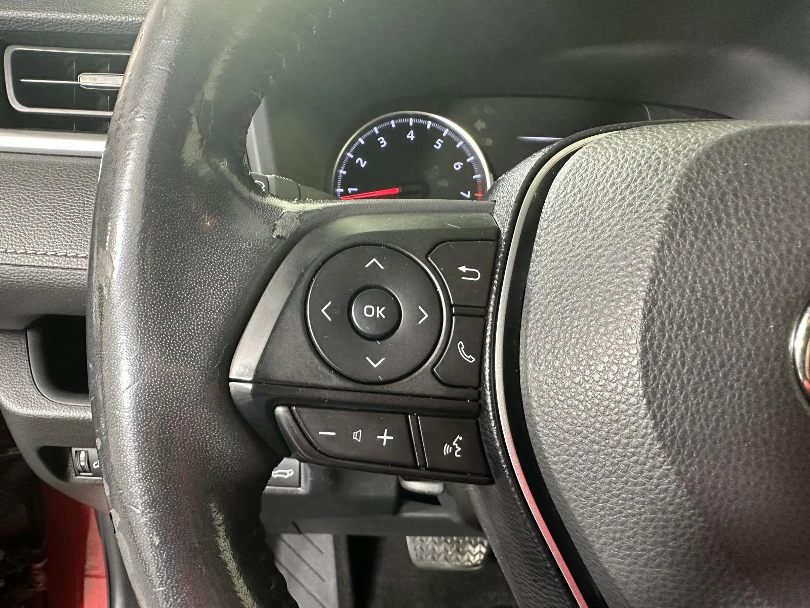 Used 2019 Ruby Flare Pearl Toyota XLE image 12