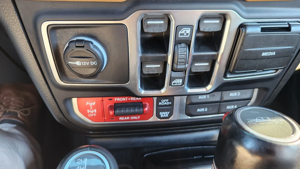 Used 2020 Silver Jeep Rubicon image 12