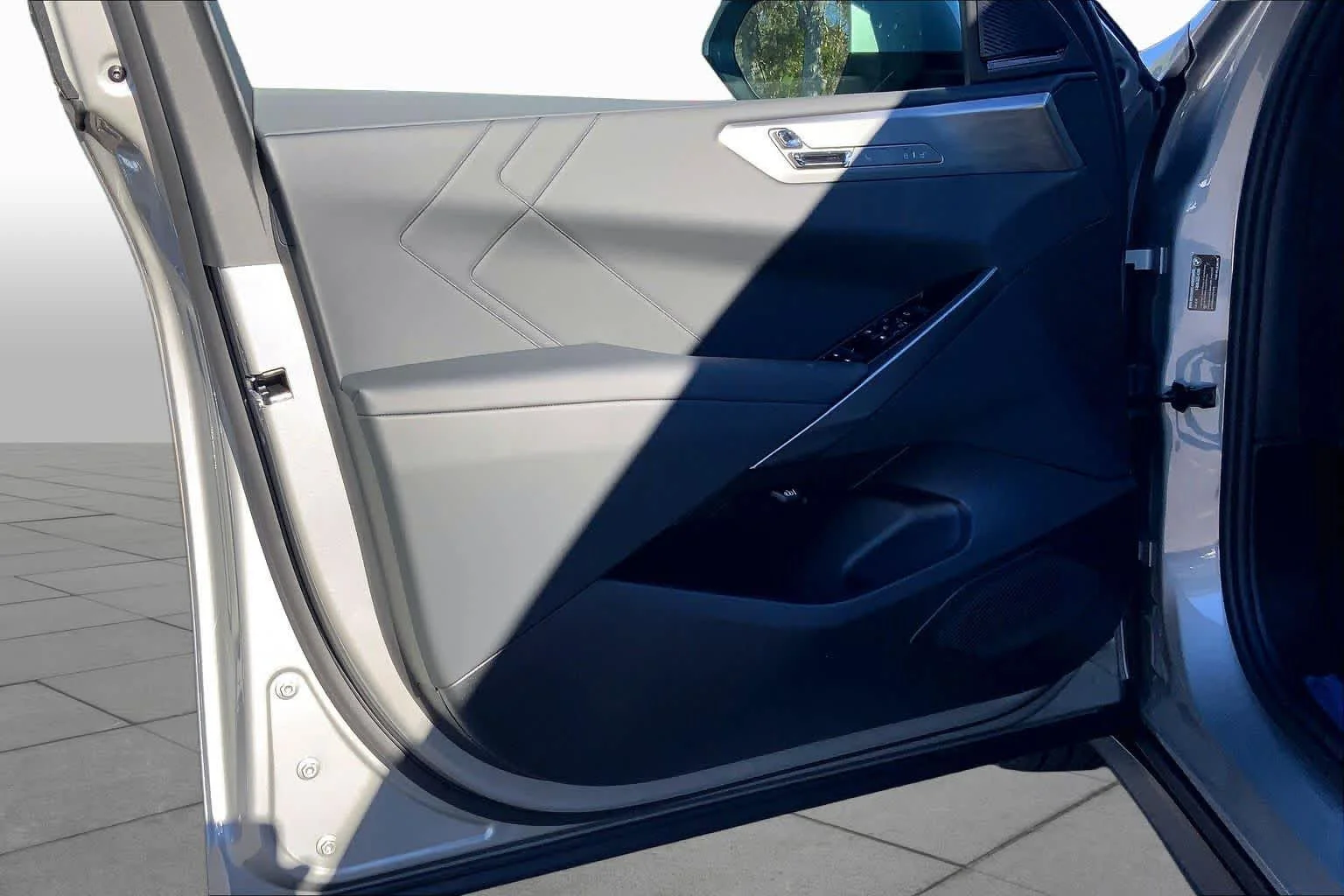 New 2027 Space Silver Metallic BMW 40 xDrive image 10