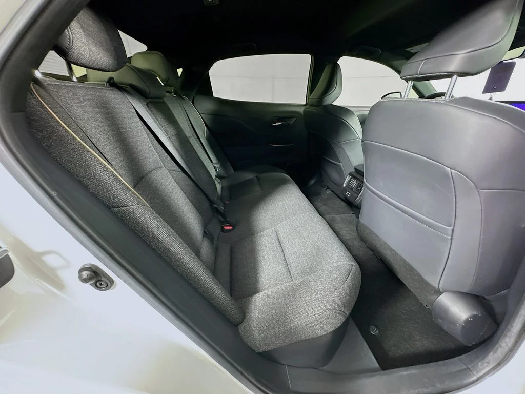 Used 2023 White Toyota XLE image 31