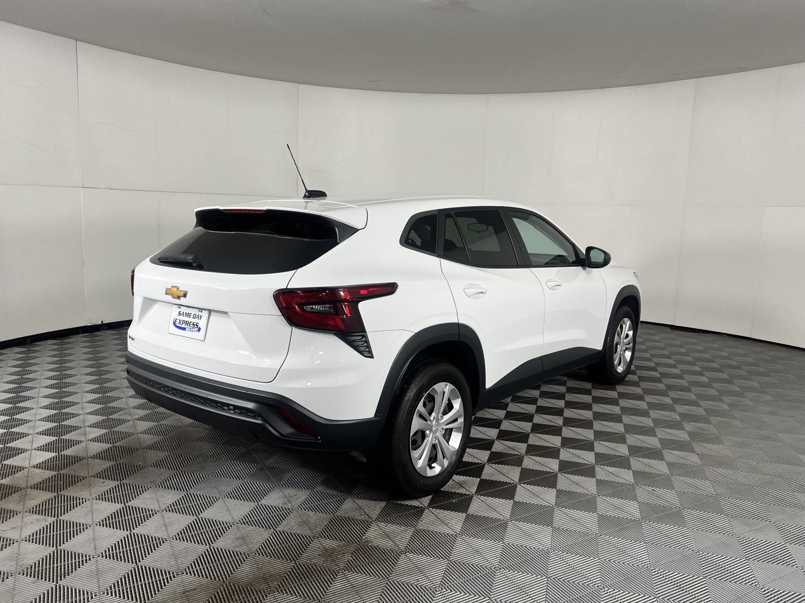 Used 2024 Summit White Chevrolet LS image 19