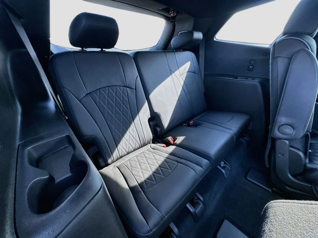 Used 2022 White Buick Avenir image 35