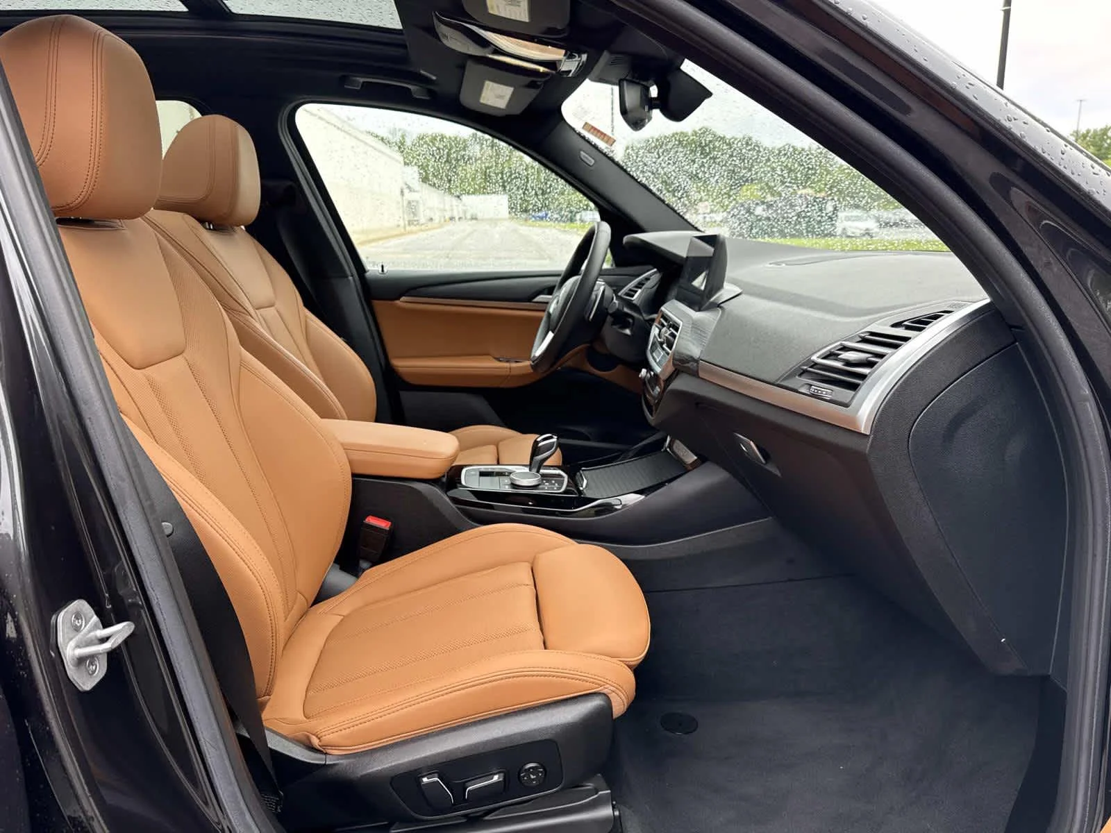 Used 2024 Dark Graphite Metallic BMW xDrive30i image 28