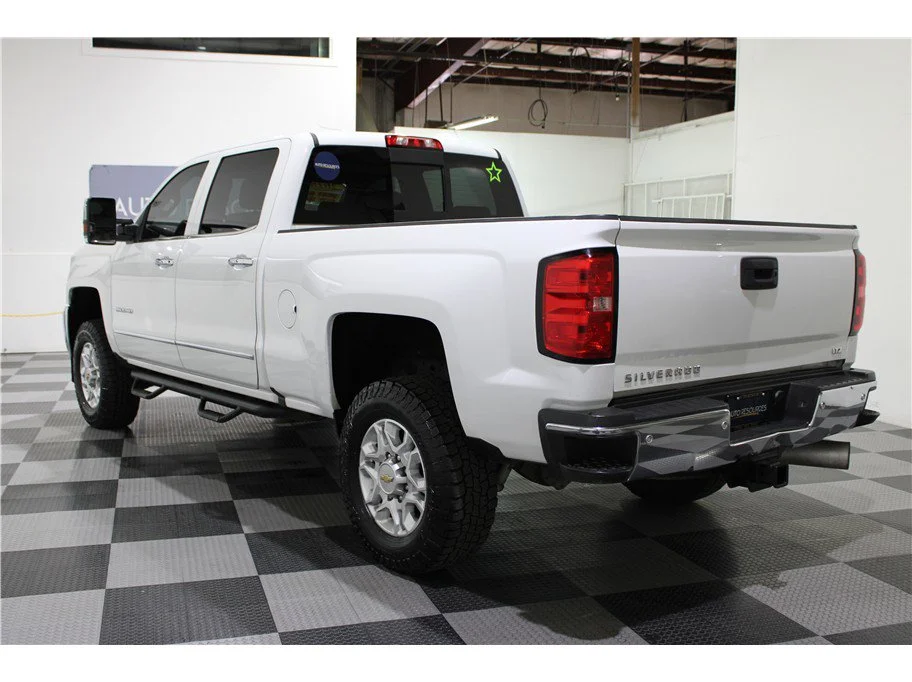 Used 2018 Summit White Chevrolet LTZ image 6