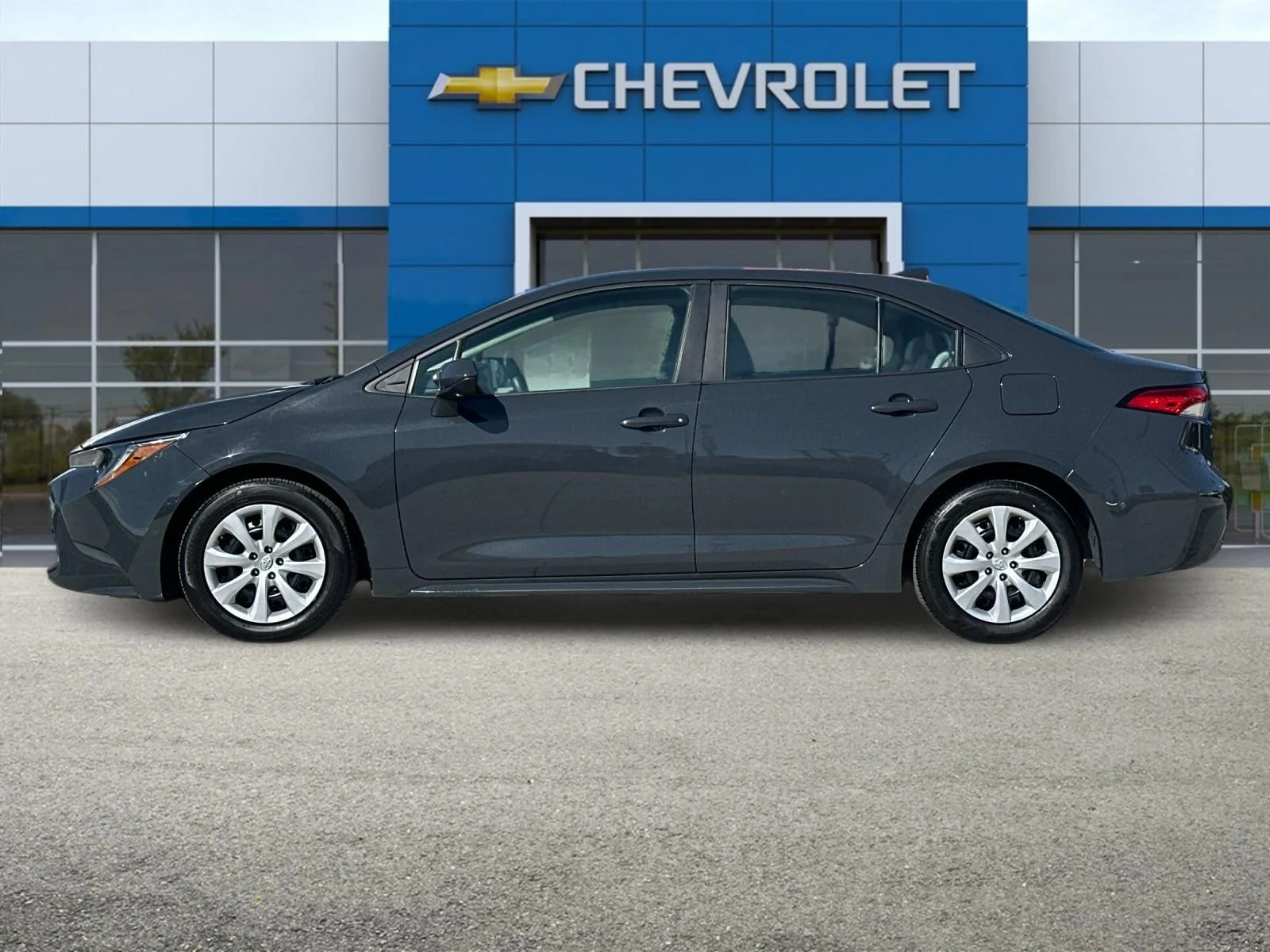 Used 2023  Toyota LE image 7