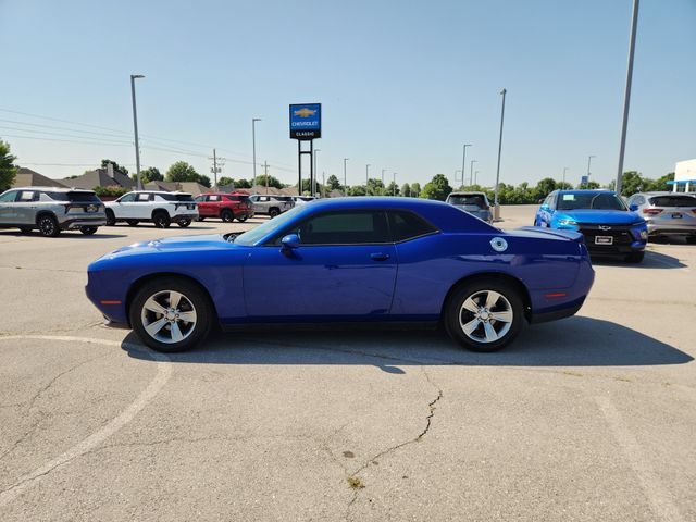 Used 2019 Blue Dodge SXT image 4