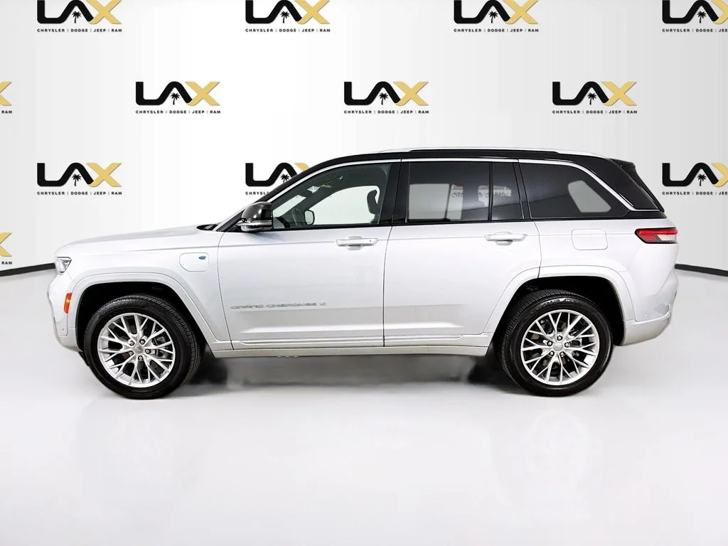 Used 2023 Silver Jeep Summit 4xe image 4
