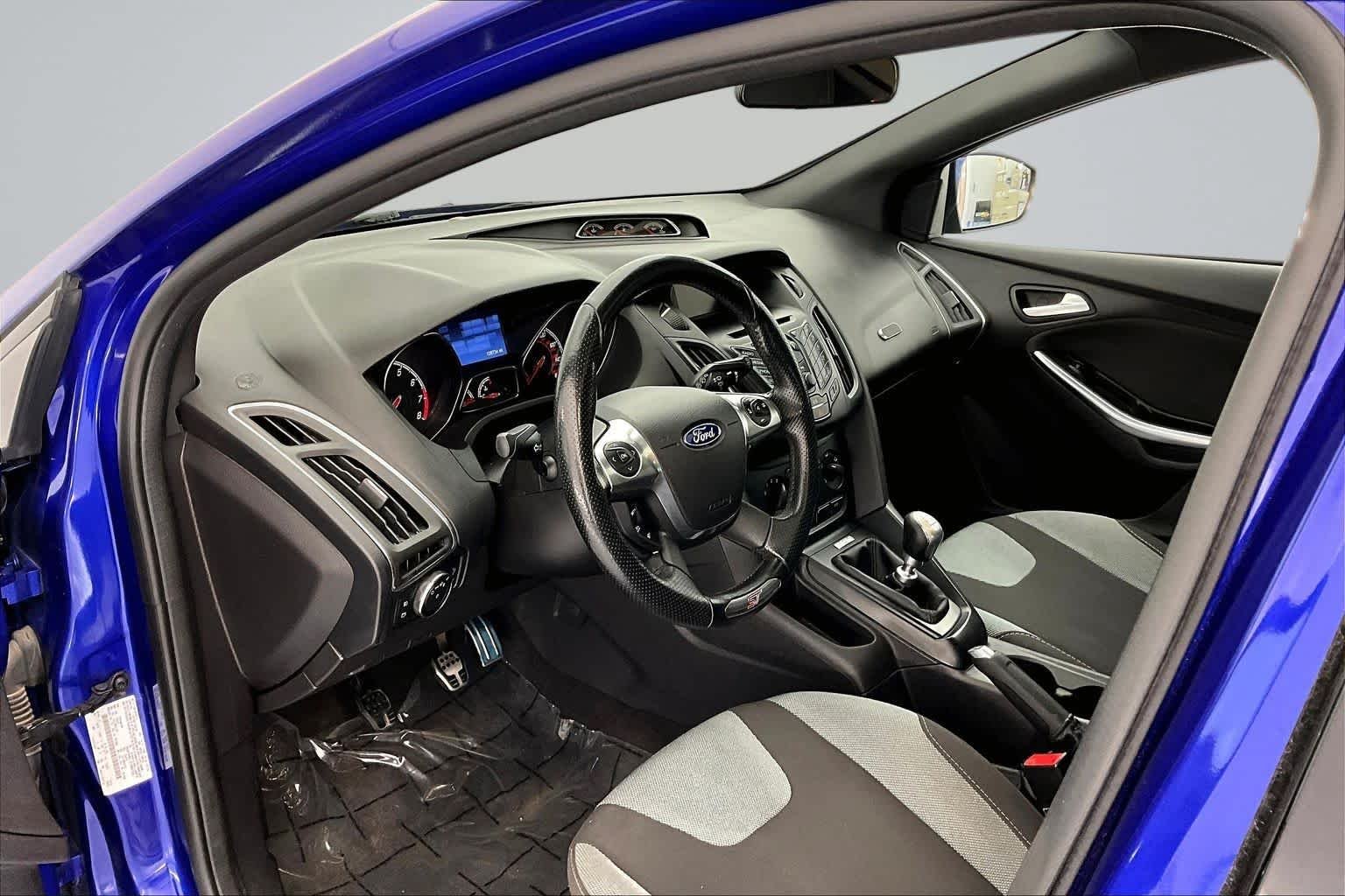 Used 2014 Ford Focus ST with VIN 1FADP3L99EL340879 for sale in Des Moines, IA