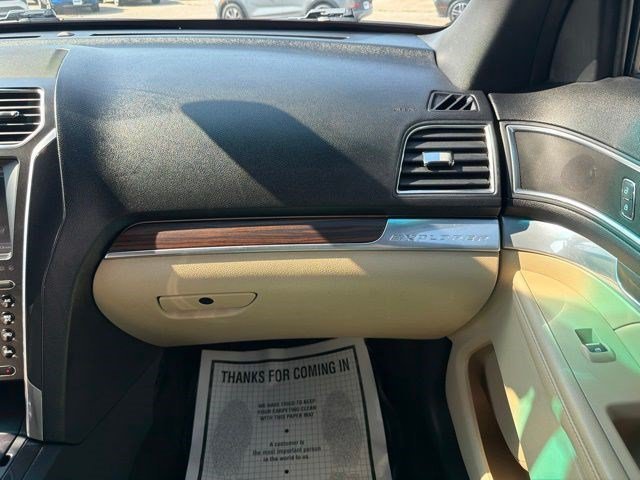 Used 2016 Bronze Ford Limited image 23