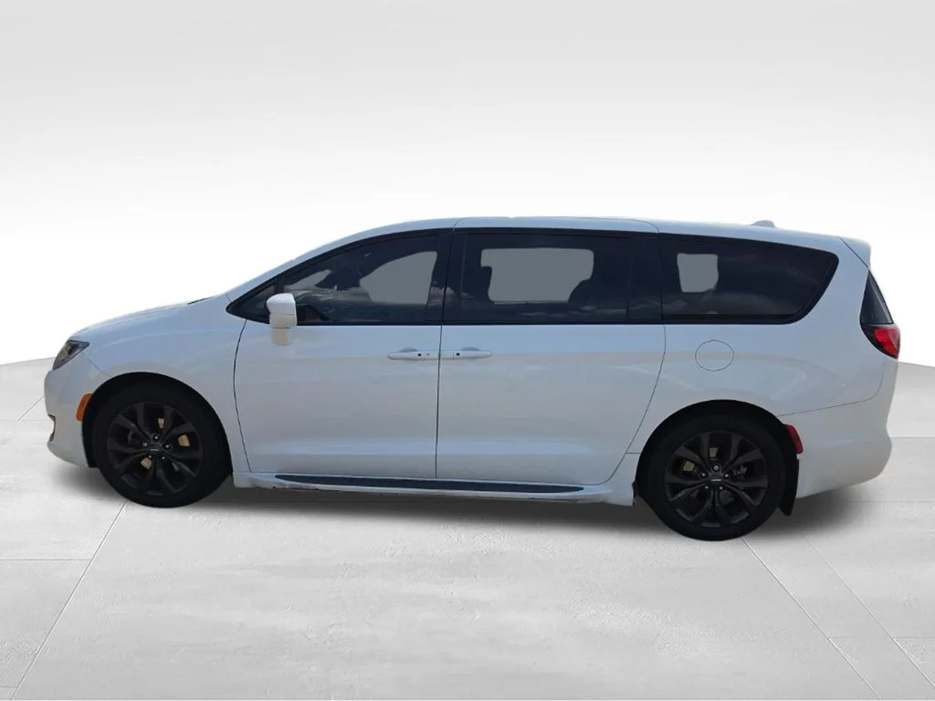 Used 2020 White Chrysler Touring image 12