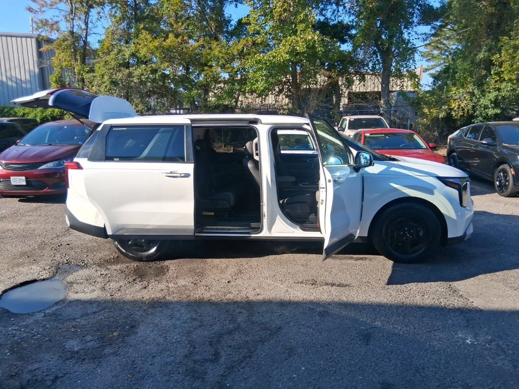 Used 2026 White Kia LXS image 23