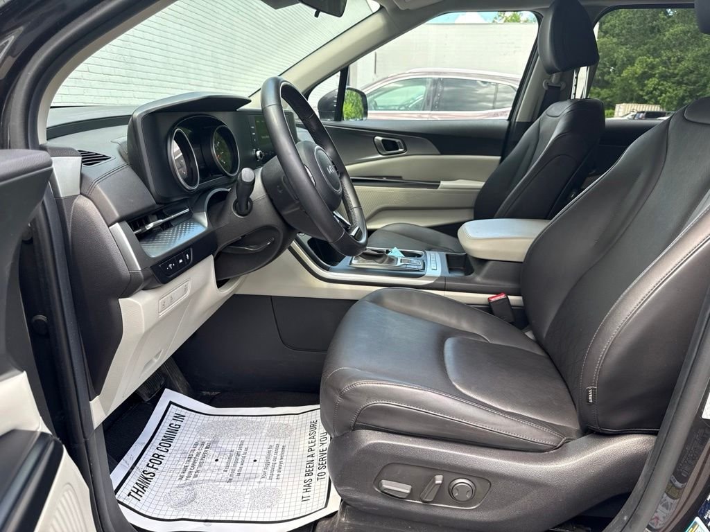 Certified Used 2024 Gray Kia LX image 11