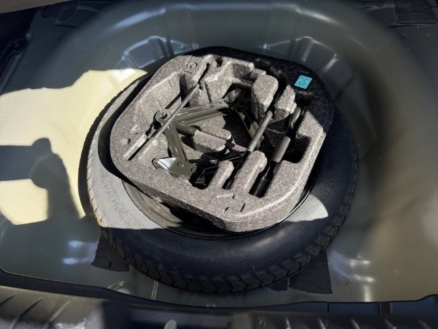 Used 2022 Gray Hyundai SEL image 34