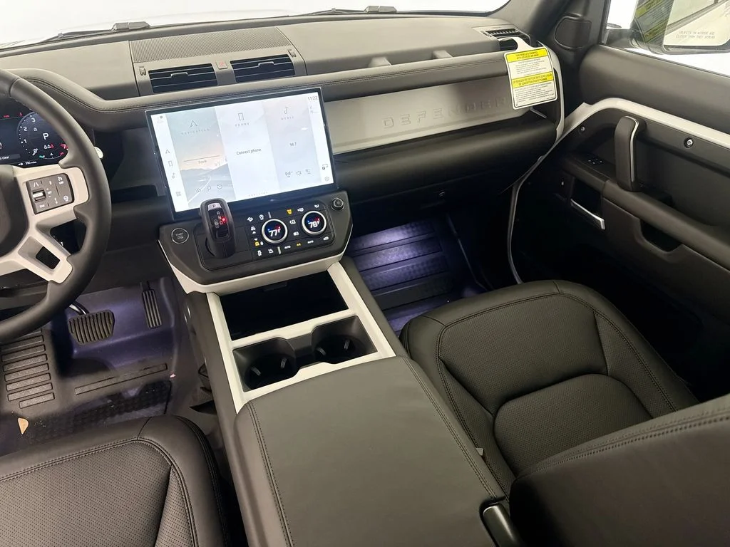New 2026 Fuji White Land Rover X-Dynamic SE image 23