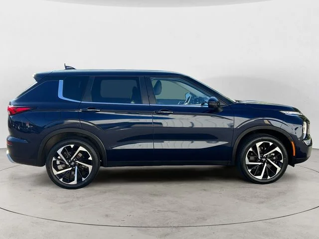 Used 2024 Gray Mitsubishi SE Black Edition image 6