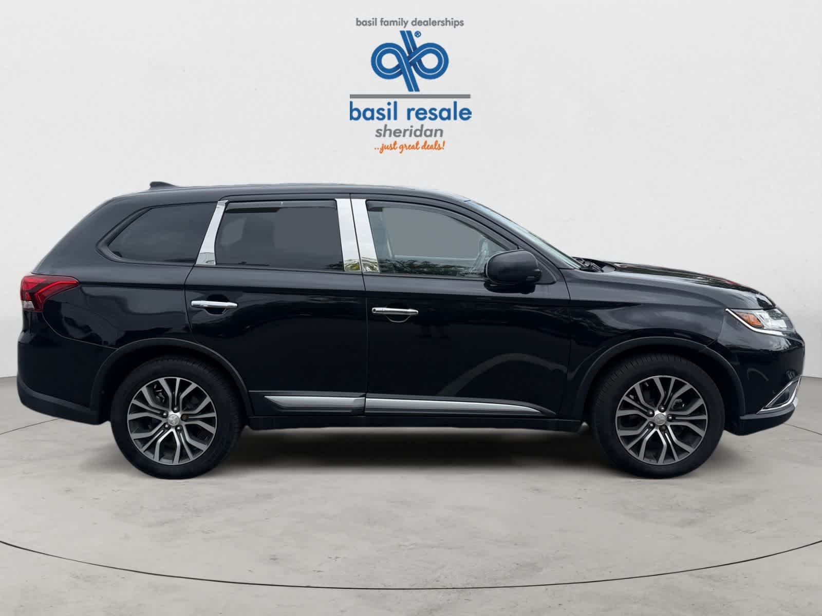 Used 2017 Labrador Black Pearl Mitsubishi ES image 9