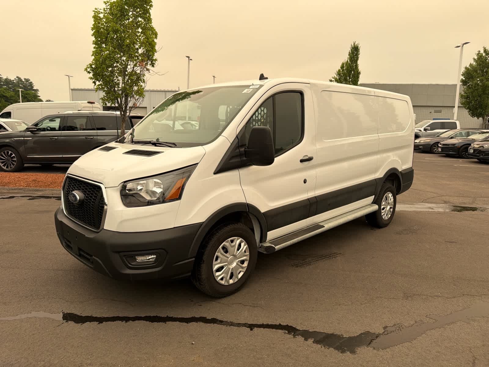 Used 2025 Oxford White Clearcoat Ford  image 1