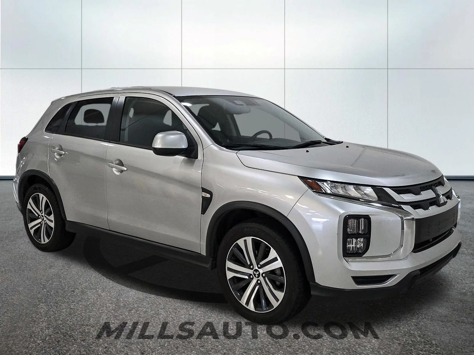Used 2024  Mitsubishi  image 10