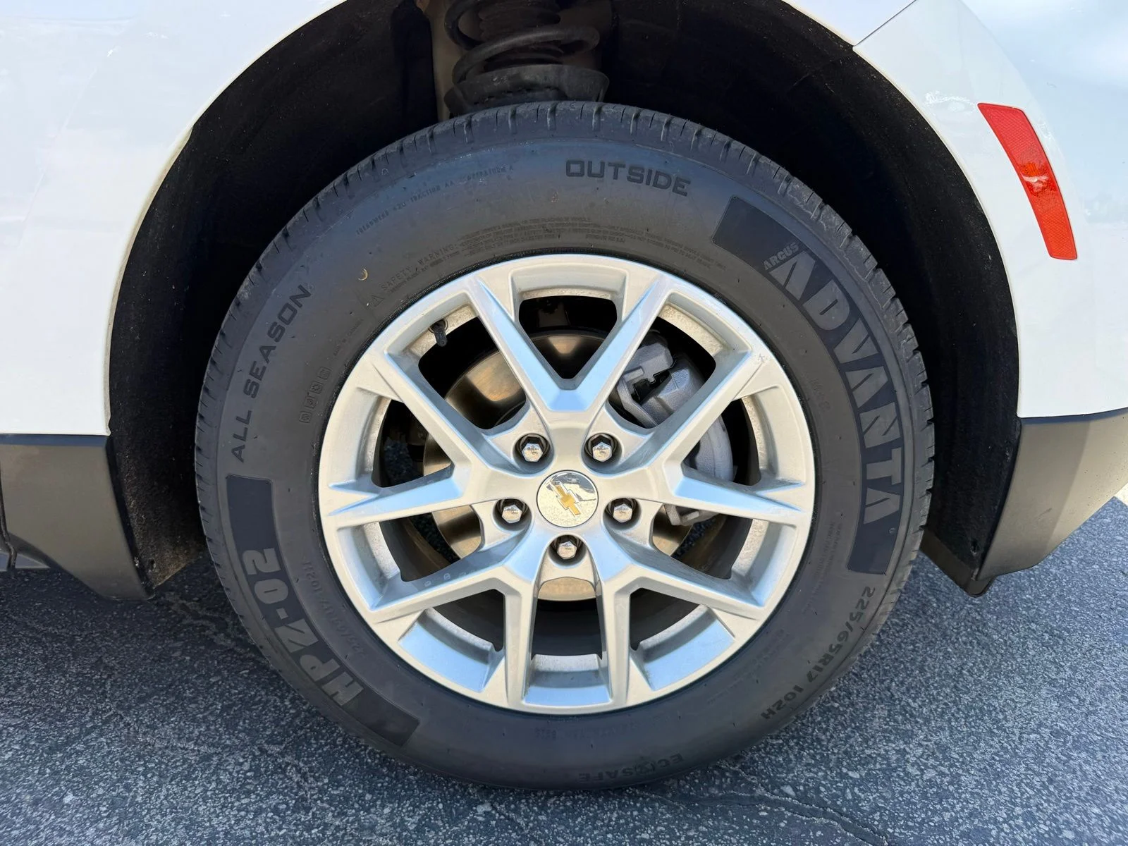 2024 Chevrolet Equinox LT - Photo 40