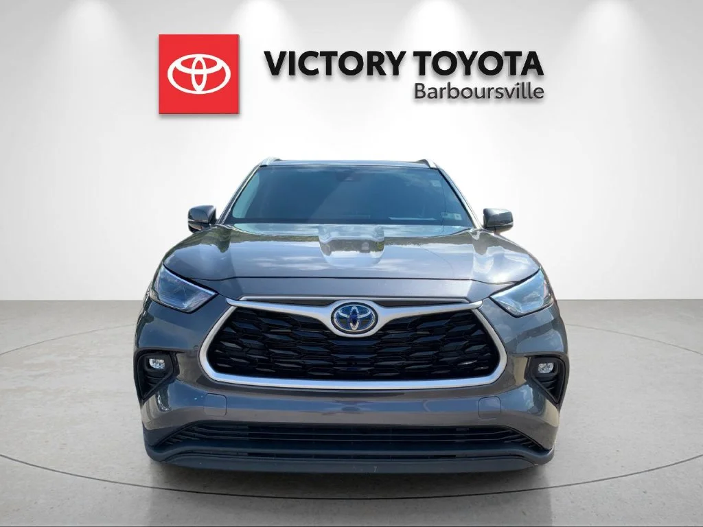 Used 2022 Gray Toyota XLE image 8