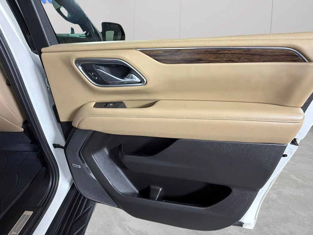Used 2021 IRIDESCENT PEARL TRICOAT Chevrolet Premier image 37