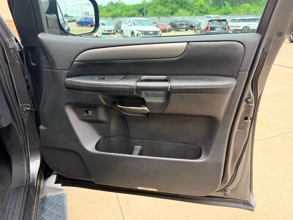 Used 2010 Smoke Nissan SE image 12