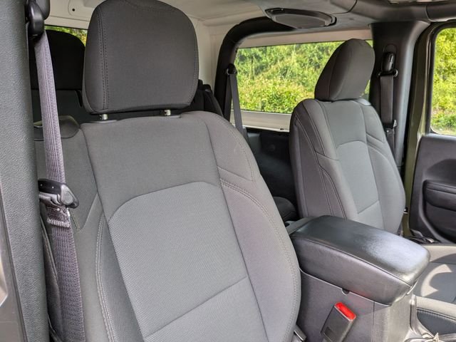 Used 2023 Green Jeep Sport S image 31