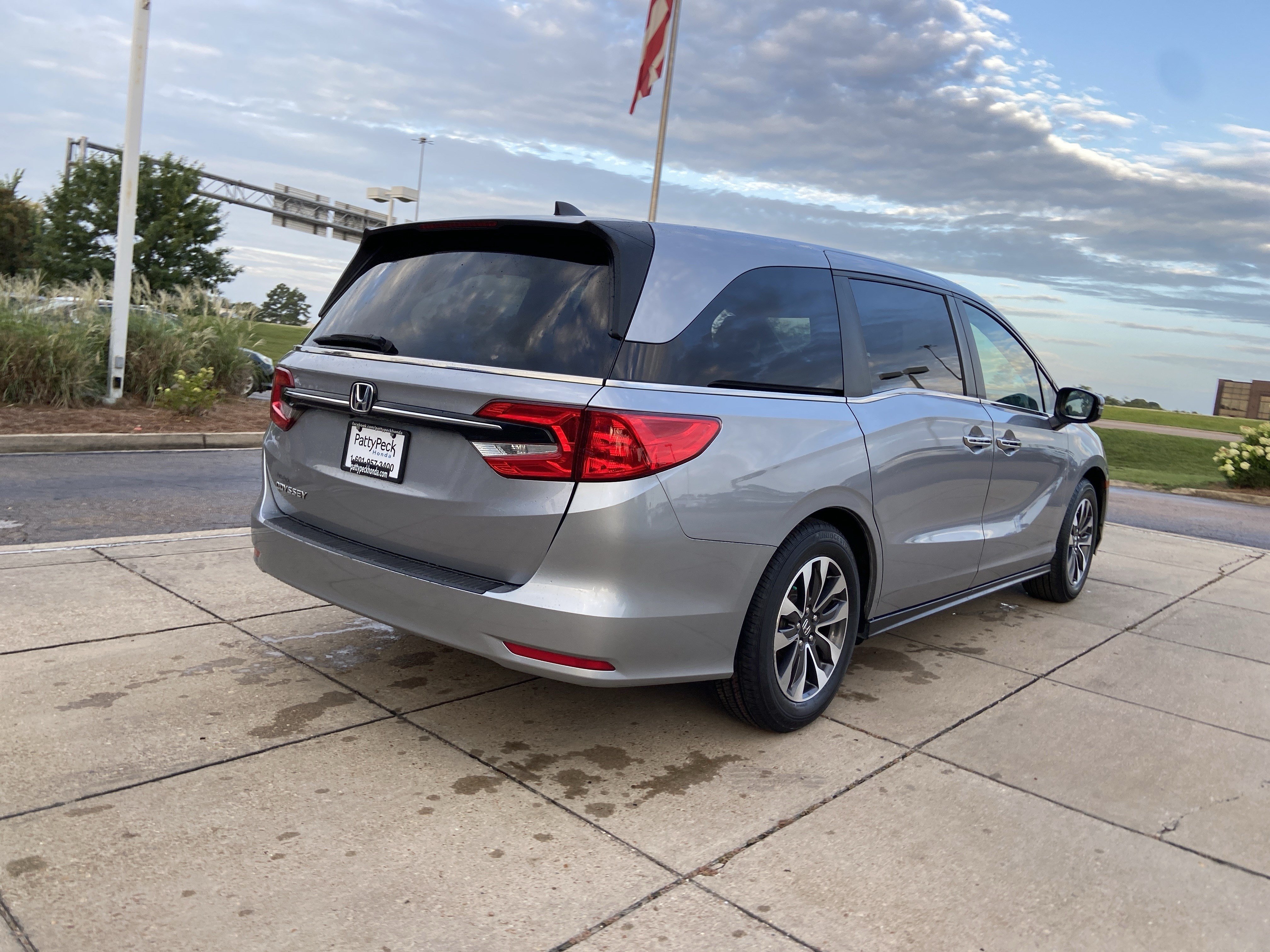 Used 2021 Lunar Silver Metallic Honda EX-L image 11
