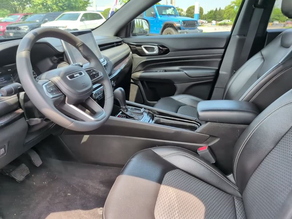 Certified Used 2023 Diamond Black Jeep Latitude image 20