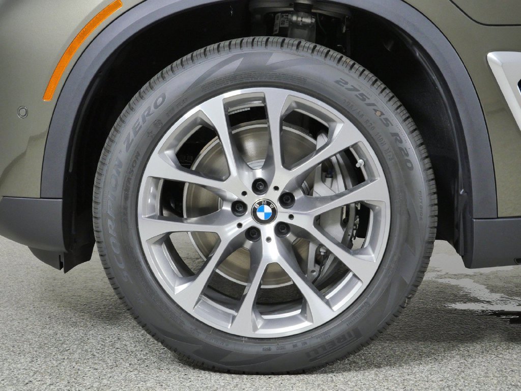 New 2026 Manhattan Green Metallic BMW xDrive50e image 16