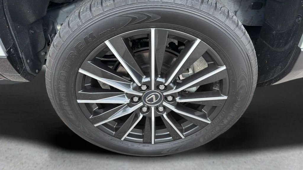 Certified Used 2024  Lexus 550 Luxury+ image 9