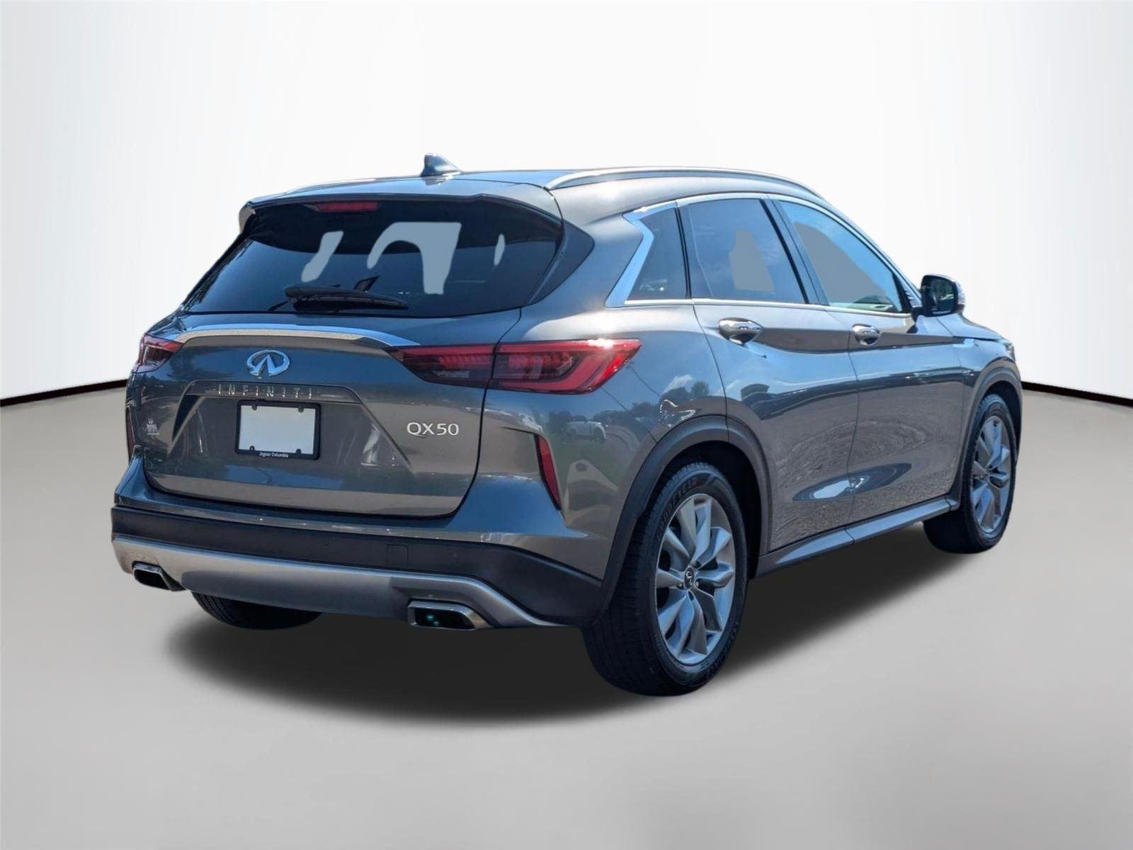 Used 2020  INFINITI  image 5