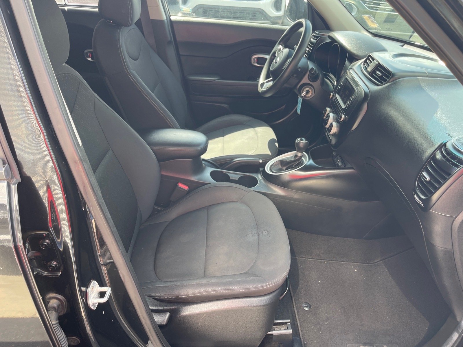 Used 2018 Black Kia Base image 18