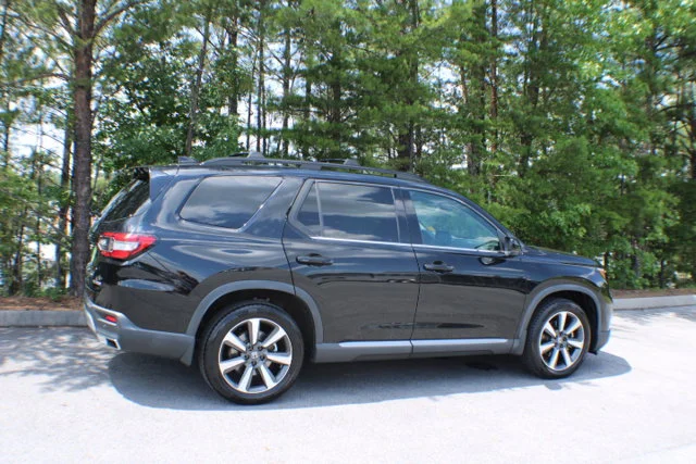 Used 2023 Crystal Black Pearl Honda Touring image 2