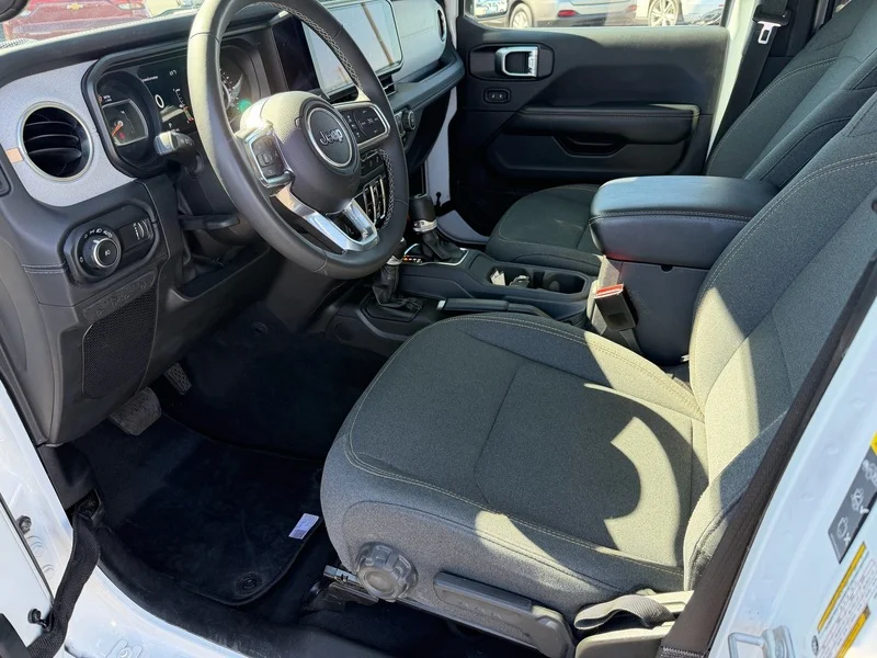 2025 Jeep Wrangler 4-Door Sahara - Photo 13