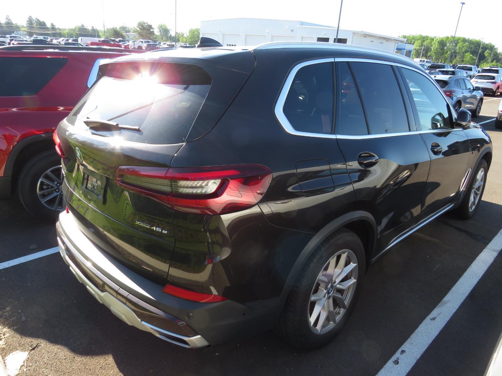 Used 2022  BMW  image 16