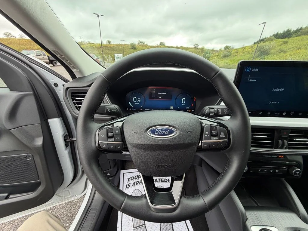 Used 2025 Silver Ford Platinum image 34