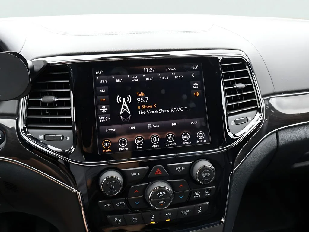 Used 2020 Blue Jeep Overland image 21