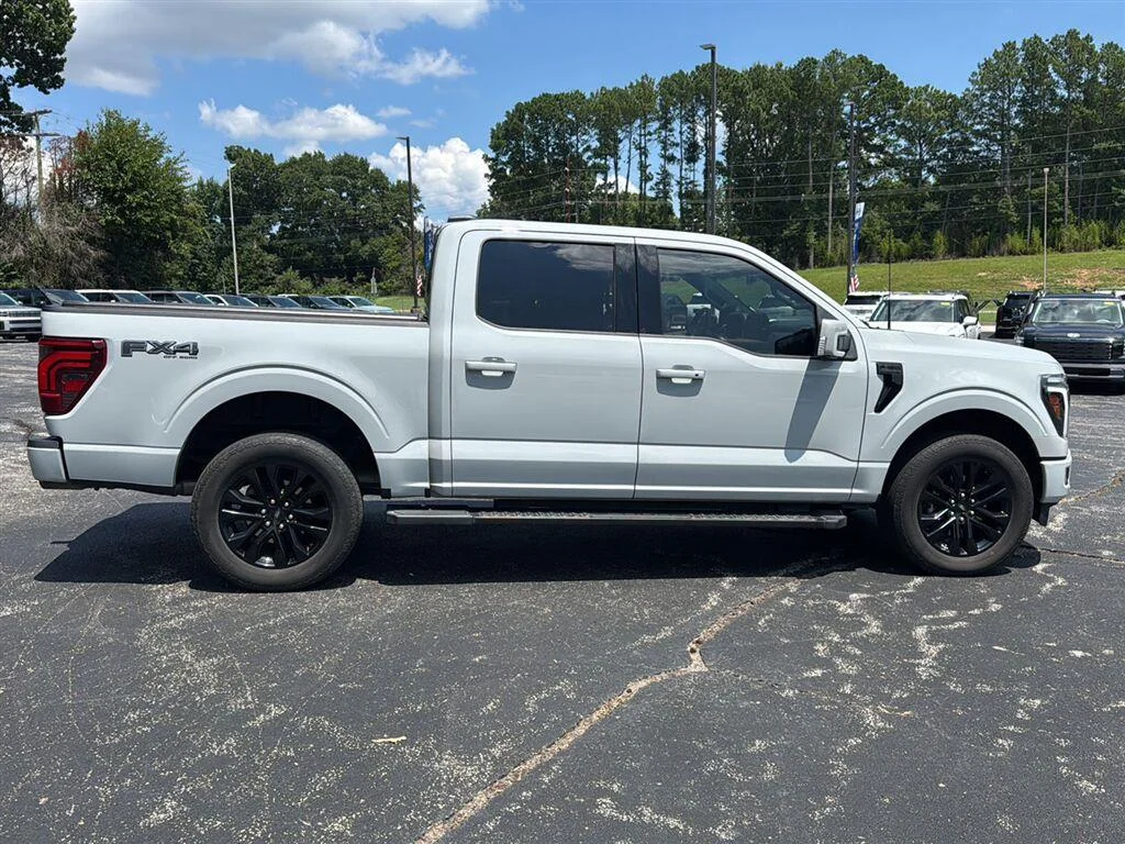 Used 2024 Avalanche Ford LARIAT image 6