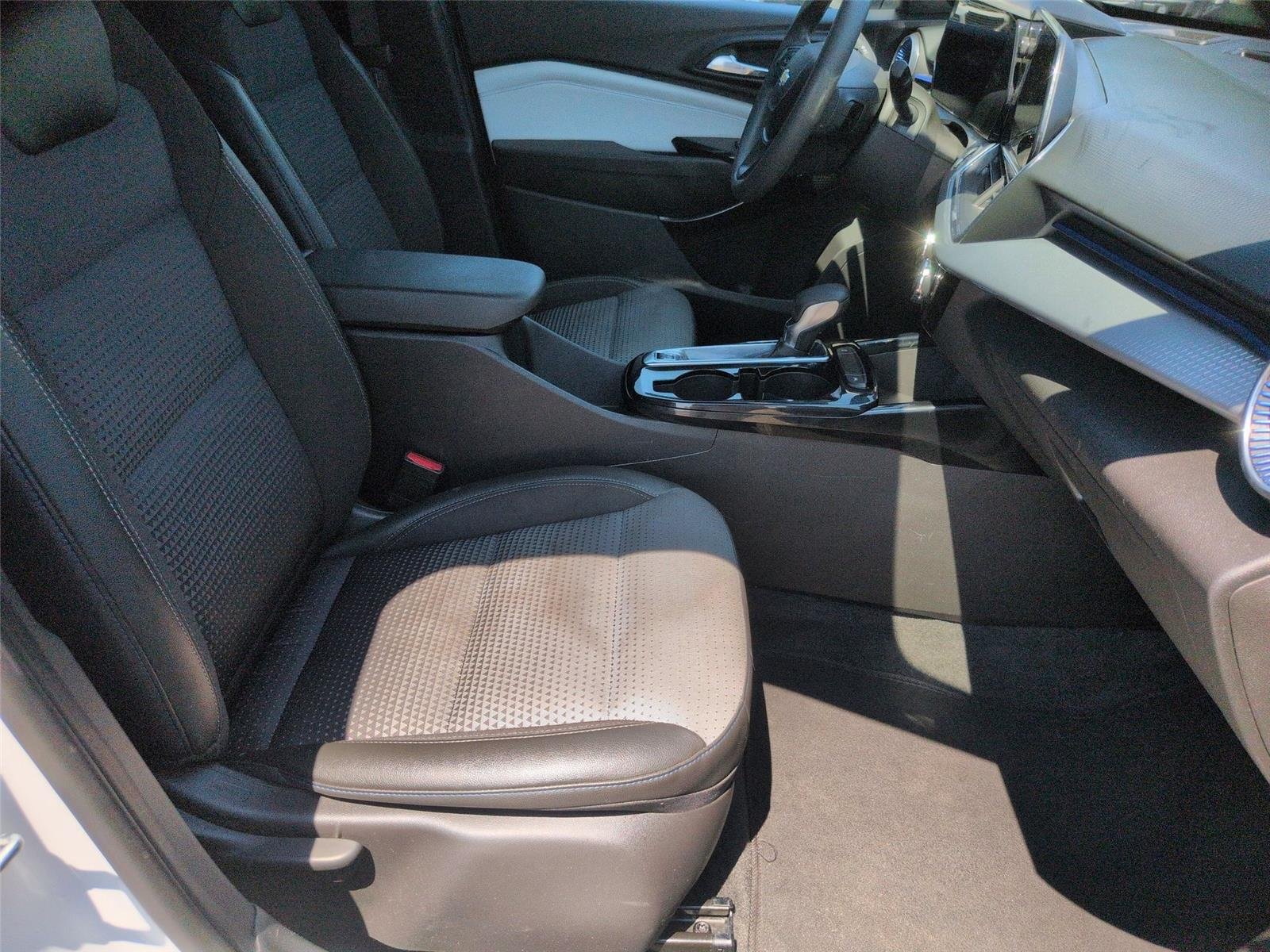 Used 2025  CHEVROLET 1LT image 36