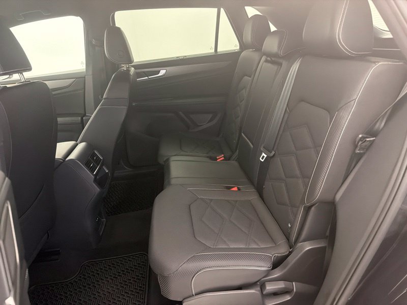 Used 2024  Volkswagen 2.0T SE w/Technology image 16