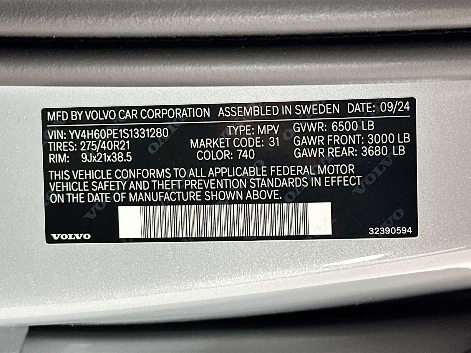 Certified Used 2025 Vapour Grey Volvo Plus image 29