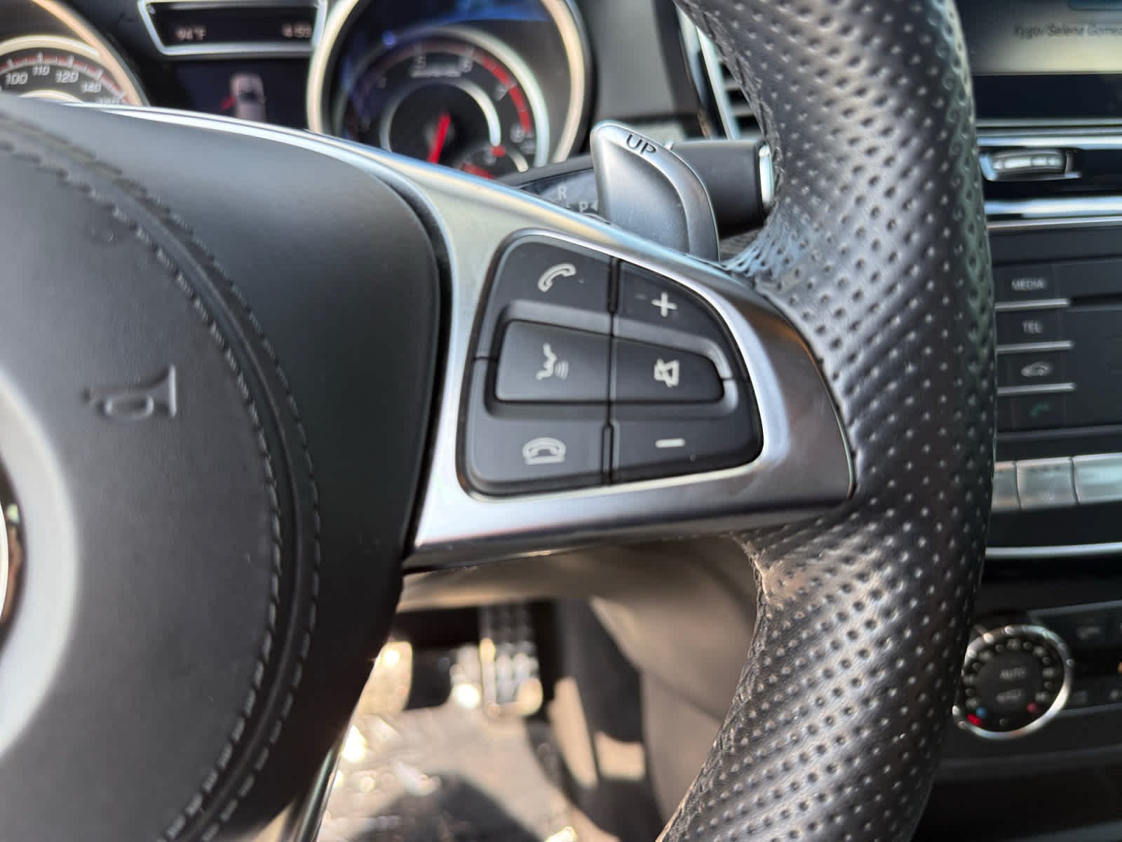 Used 2018 designo Diamond White Metallic Mercedes-Benz AMG® GLS 63 image 24