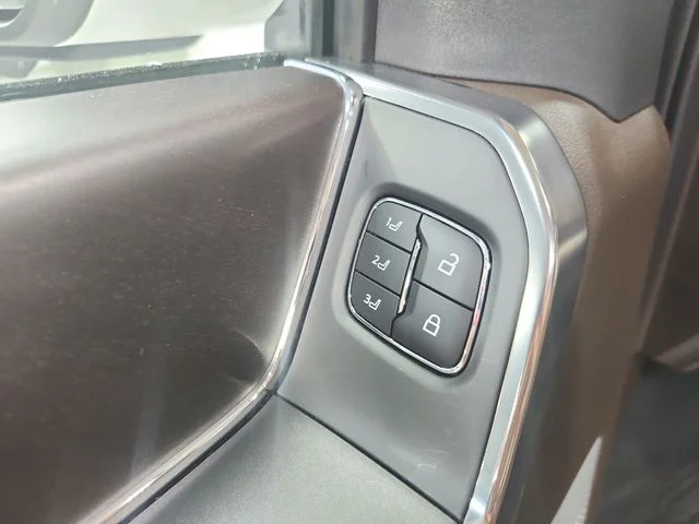 Used 2025 White Ford King Ranch image 21
