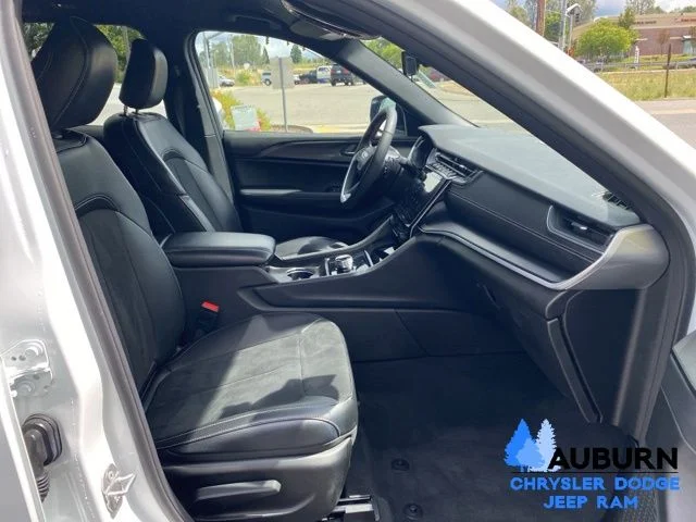 Used 2025 White Jeep Altitude image 14